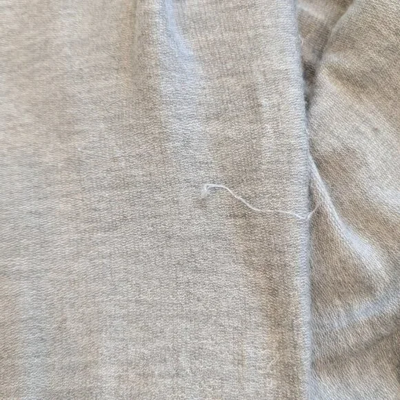 Lilly Pulitzer Womens Gray Sweater Cardigan Large L with Pockets and Thumb Holes - Picture 3 of 11